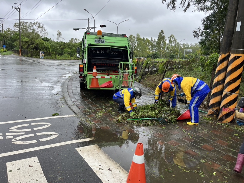 海葵颱風暴風圈遠離　黃偉哲責成相關市府團隊迅速恢復市容