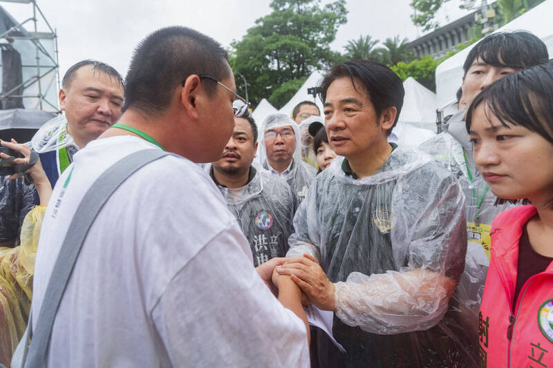 台南女童命喪斑馬線上 父遊行哽咽發聲 賴清德承諾全力避免憾事