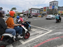 試辦機車不強制二段式左轉成效佳 黃偉哲徵求擴大試辦路段