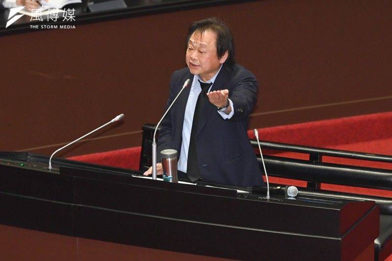 批政府對勞保「只撥補不改革」　王世堅直嗆何佩珊：部長讓AI來做就好