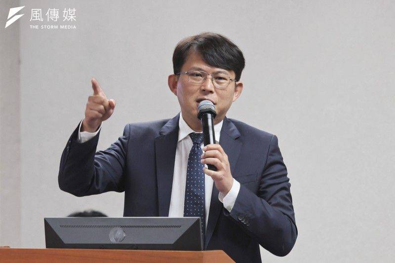 被基層檢察官怒批歷史罪人！黃國昌靈魂拷問「認不認同？」　邢泰釗跳針這一句