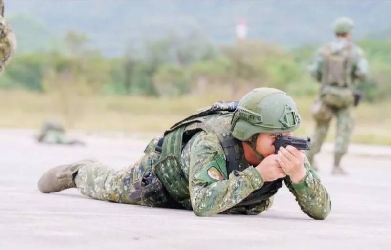 離譜！「手槍臥射」用右眼瞄準 六軍團證實了「非P圖」