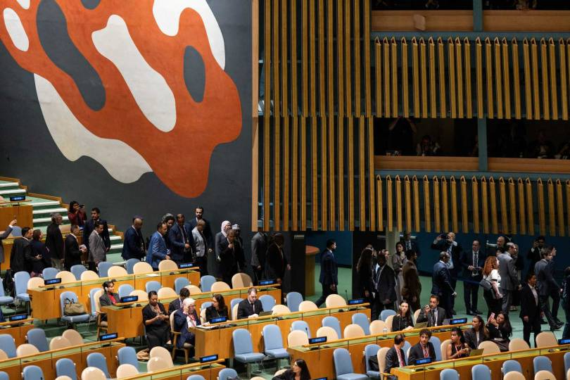 納坦雅胡抨擊承認巴勒斯坦國為「恥辱標誌」　數十名代表離席退場