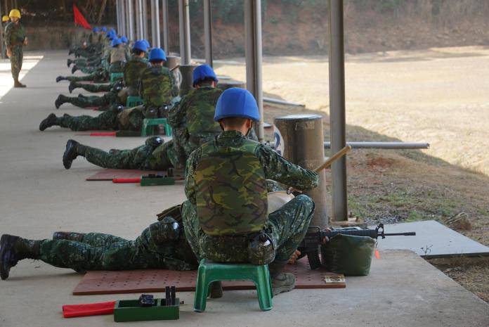 沈伯洋轟國軍武器爛　青藍粉專反嗆：又翻車