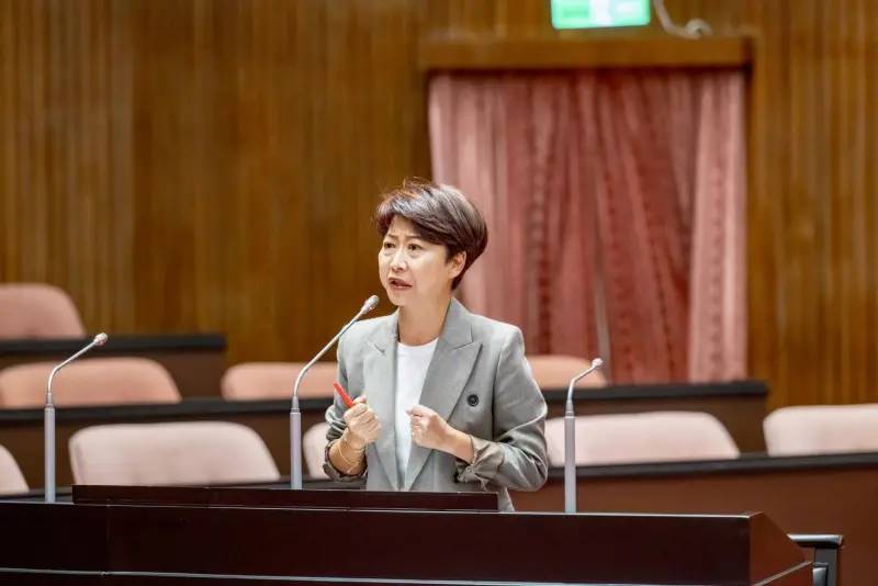 陳亭妃質詢光電板遭賴關切？名醫：台南變天