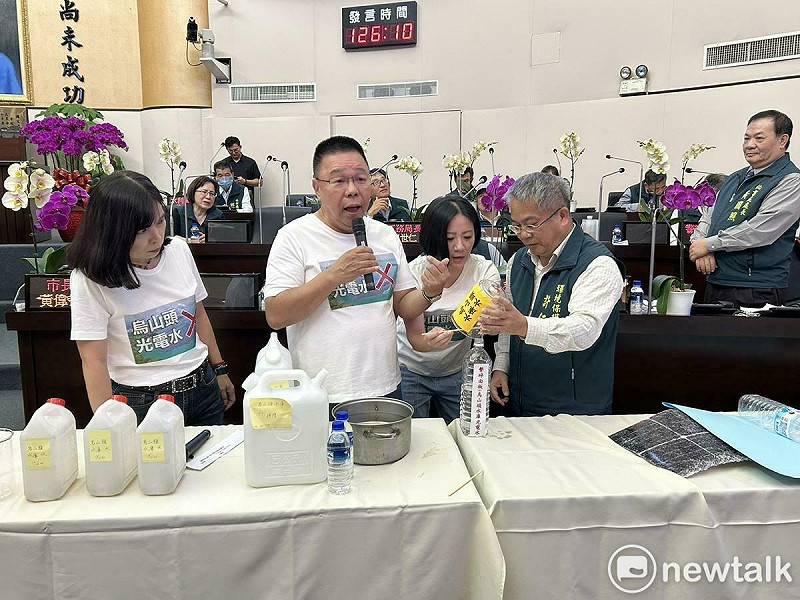 藍軍質詢敲碎光電板入烏山頭水 環局長簽名封條3月後看水能喝？