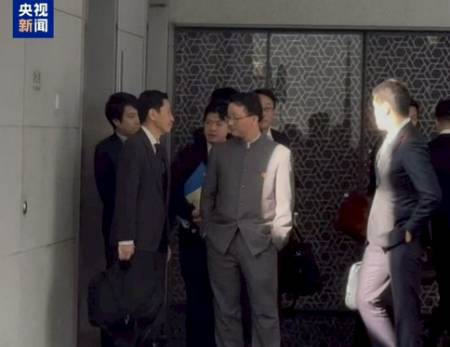 中國官員手插口袋「中二生」送客照流傳　日本向北京抗議：這是偷拍