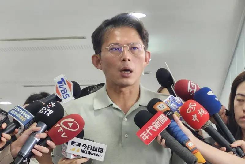 太陽能浮台淪海廢　黃國昌揪背後靠山身分