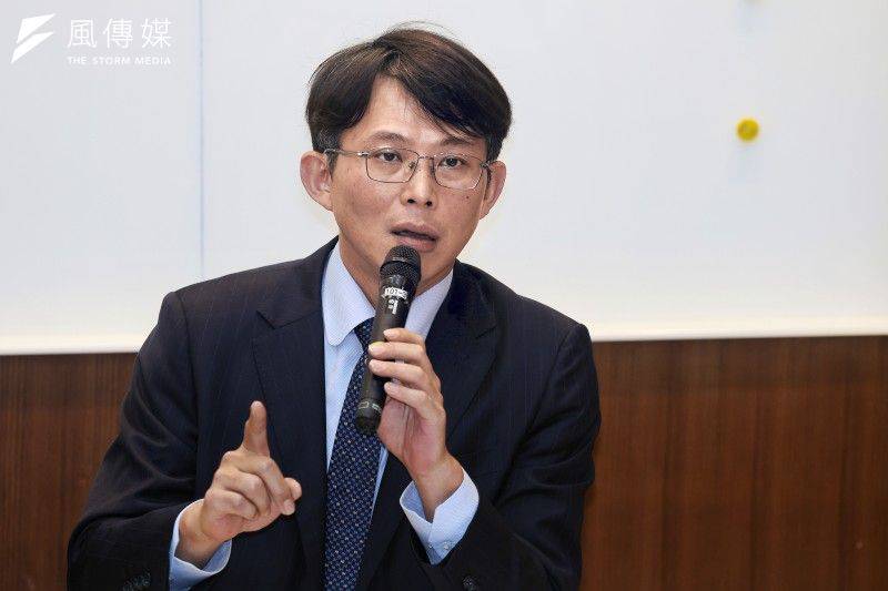調查官涉女廁偷拍！黃國昌揪當事人至今未停職　調查局認了：會儘快處理