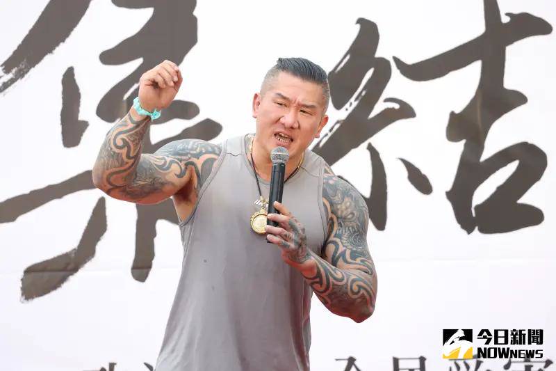 館長啟程赴中！狠酸沈伯洋：向他爸看齊