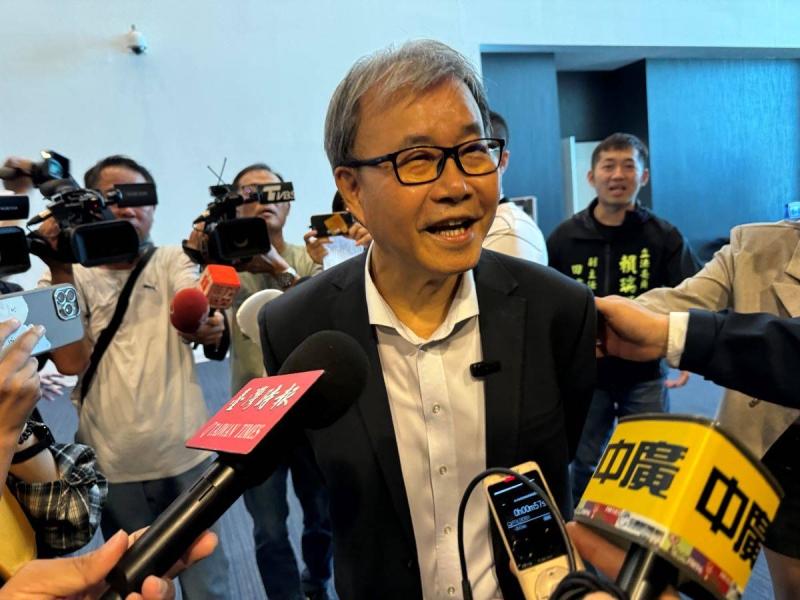 不鼓勵學生交流只想到中國惹議　鄭英耀：這樣的帽子承擔不起