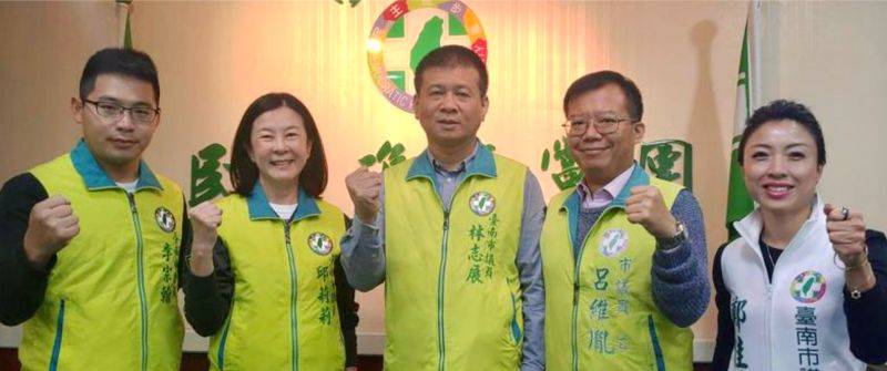 陳亭妃拜會卻拒簽聲明！挺憲議員2字道心聲