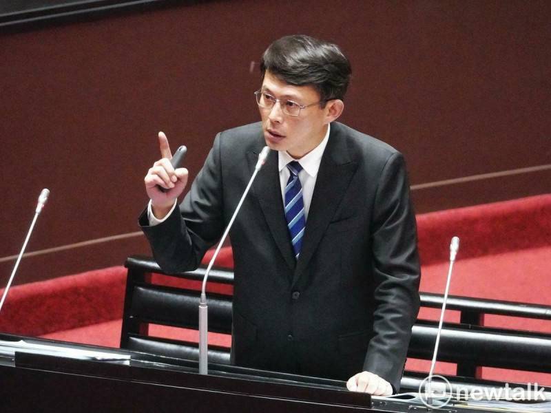 台鐵修章程「總經理不需具軌道背景」？黃國昌嗆綠「貪婪」：毫無下限