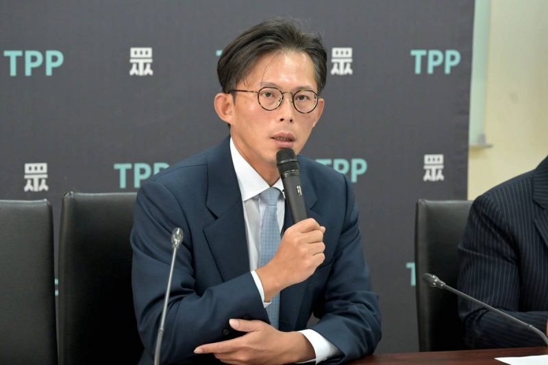 黃國昌重砲轟陳駿季輕忽堰塞湖風險　「幾條人命背在你身上？」