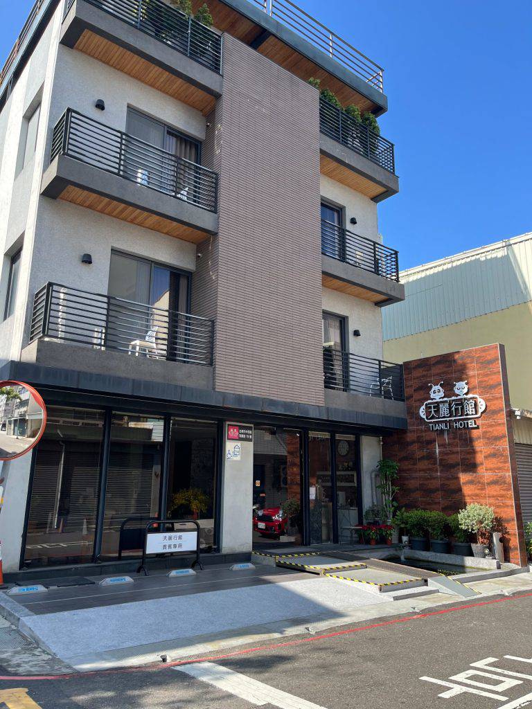 福麥聲稱取得美國獨家代理 王鴻薇質疑台小公司拿美軍工廠授權有違常理