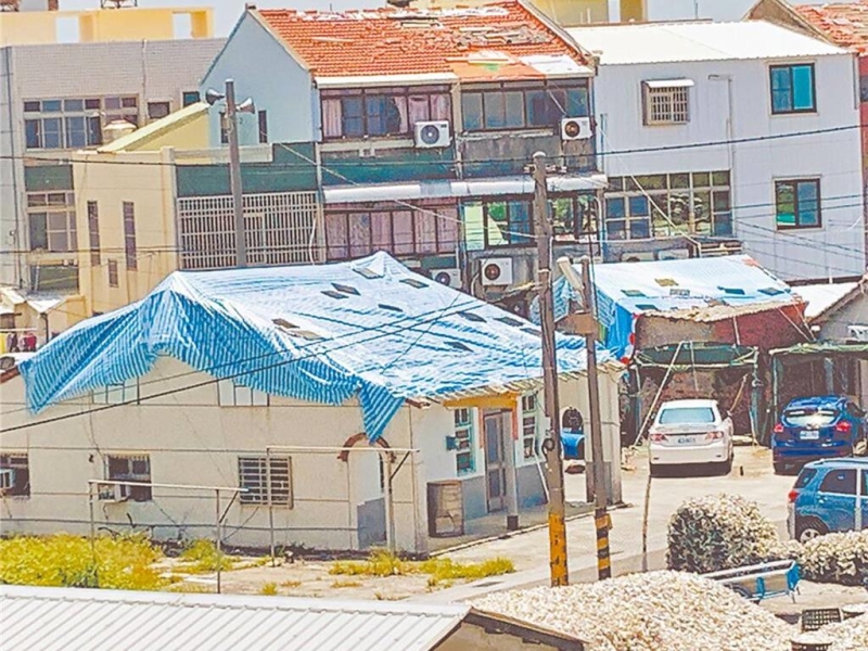 嘉南上萬民宅屋頂遭颱風掀翻 李家同批：鄉下房屋老舊如國恥