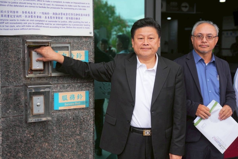 傅崐萁被踢桌開嗆按鈴控告　怒轟張峻是「花蓮民主之恥」