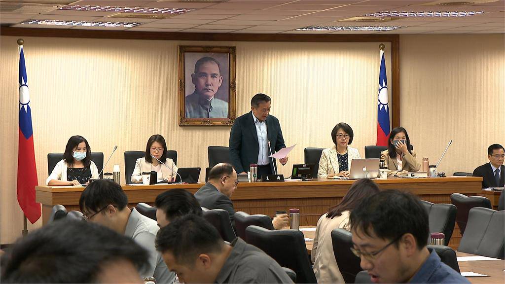 以被中國通緝為由拒貸款 王定宇痛批公股銀行掛五星旗