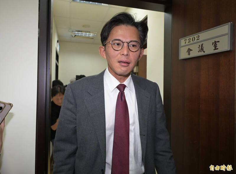 批黃國昌不是揭弊 林智群：揭人隱私、政治偵防政敵