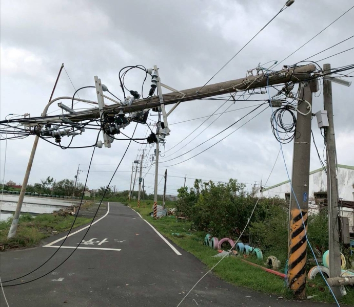 丹娜絲重創台南　台電動員七縣市人力摸黑搶修